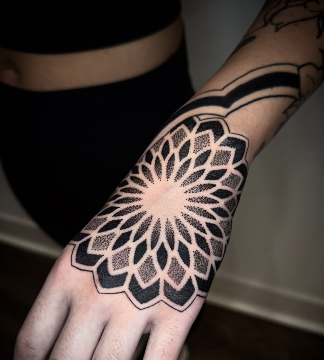 Rayne Rojas @symmetrychaos Award winning dot and geometric tattoos Tattoo artist Chicago, IL Speakeasy Custom Tattoo